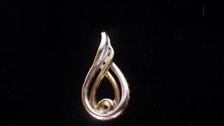 10K Diamond Cluster Tear Drop Pendant 2 Tone Yellow and White Gold 2.4g